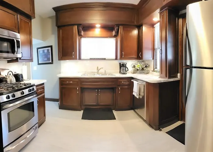 Beautiful Craftsman Style W/ Fenced Yard South Beloit