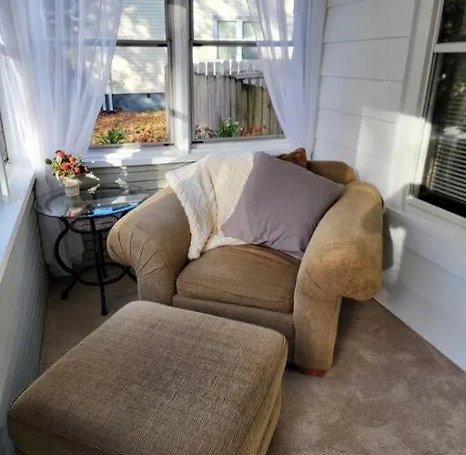 Holiday home Beautiful Craftsman Style W/ Fenced Yard