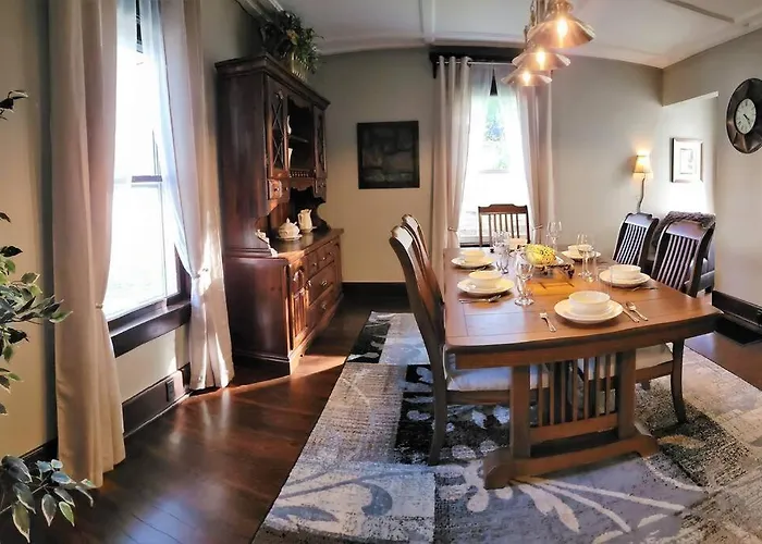 Beautiful Craftsman Style W/ Fenced Yard *