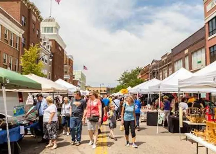 Holiday home Beautiful Craftsman Style W/ Fenced Yard South Beloit