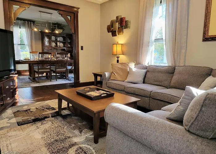 Beautiful Craftsman Style W/ Fenced Yard *